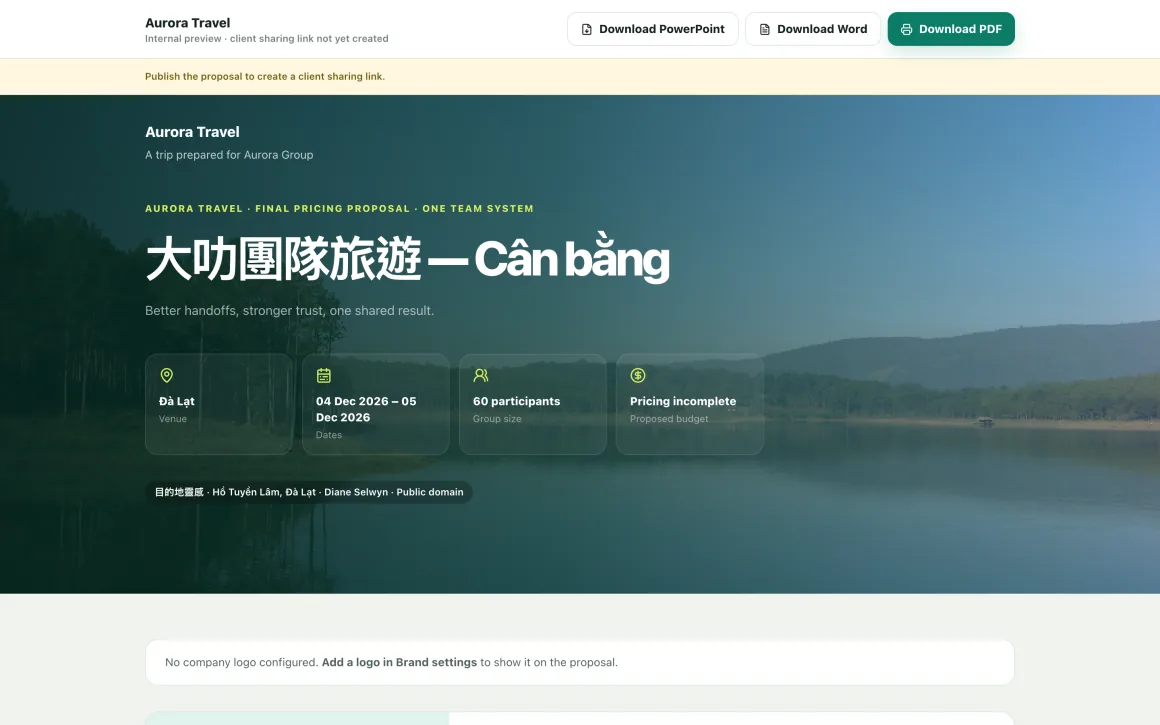 eTrip24 朗姑（Lăng Cô）員工旅遊的客戶提案預覽，附 PDF、Word 與 PowerPoint 下載按鈕